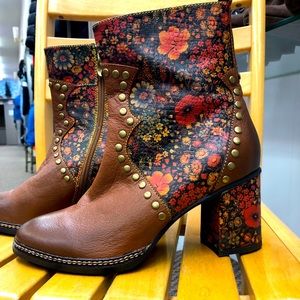 Olevea Printed L’artiste Spring Step Booties (EUC)